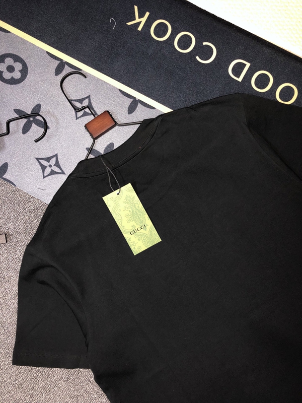 ブランドTシャツ着用イメージ